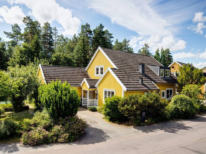 6 rok · 156 m² · Hugins väg 10