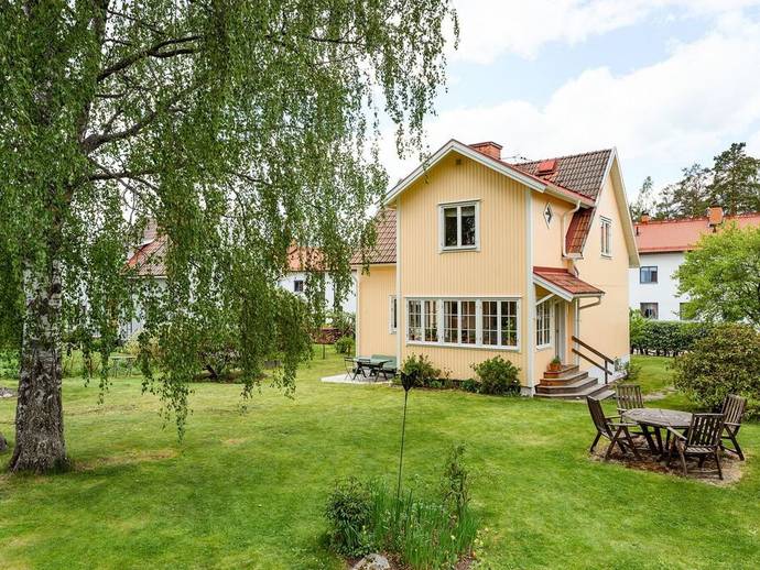 4 rok · 117 m² · Hästbergsvägen 12