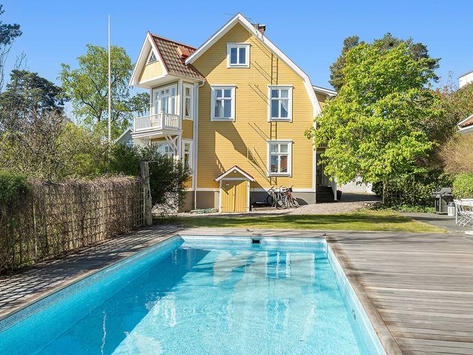9 rok · 266 m² · Utsiktsvägen 2