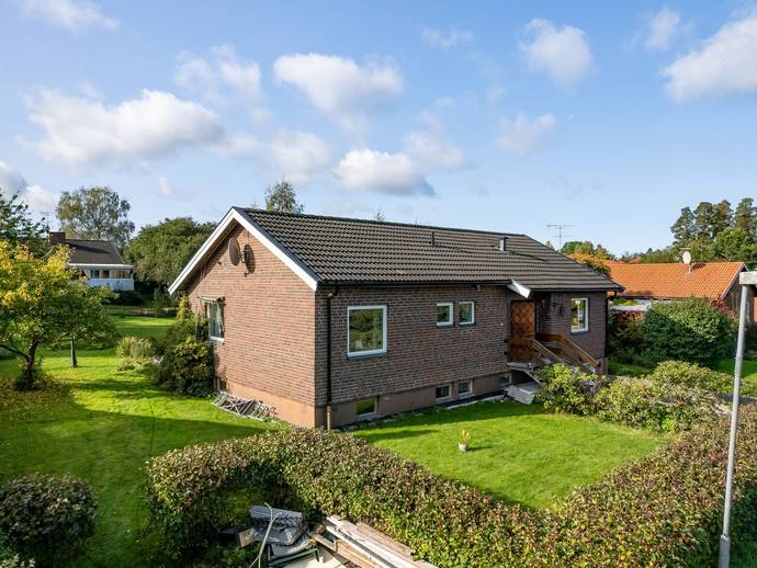 6 rok · 119 m² · Farmvägen 8