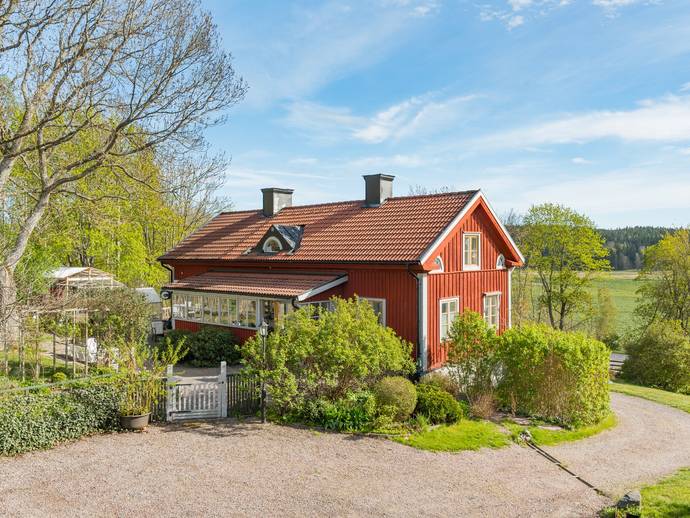 6 rok · 124 m² · Kjulshammar Frälsegården 1