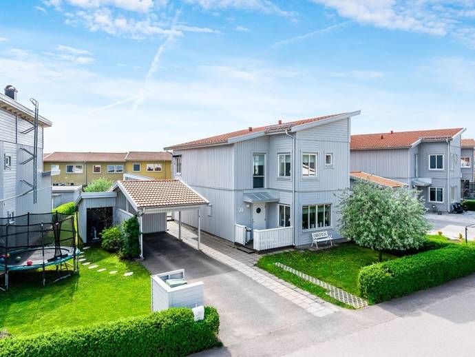 6 rok · 135 m² · Rörsångarevägen 30