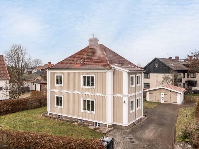 8 rok · 190 m² · Valhallagatan 12