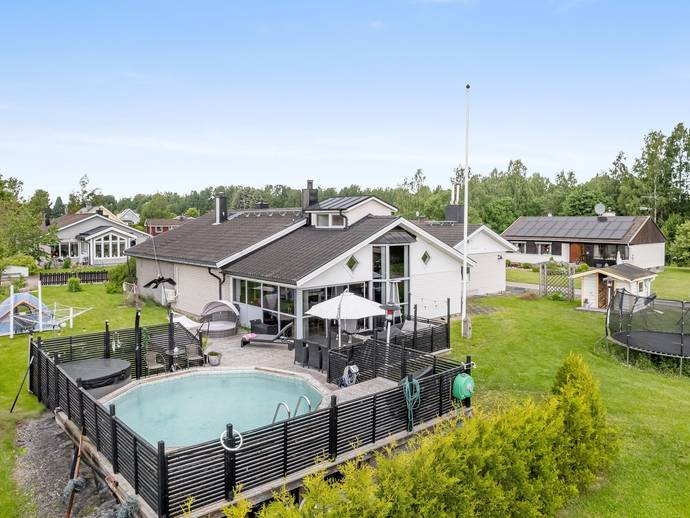 7 rok · 143 m² · Violvägen 14