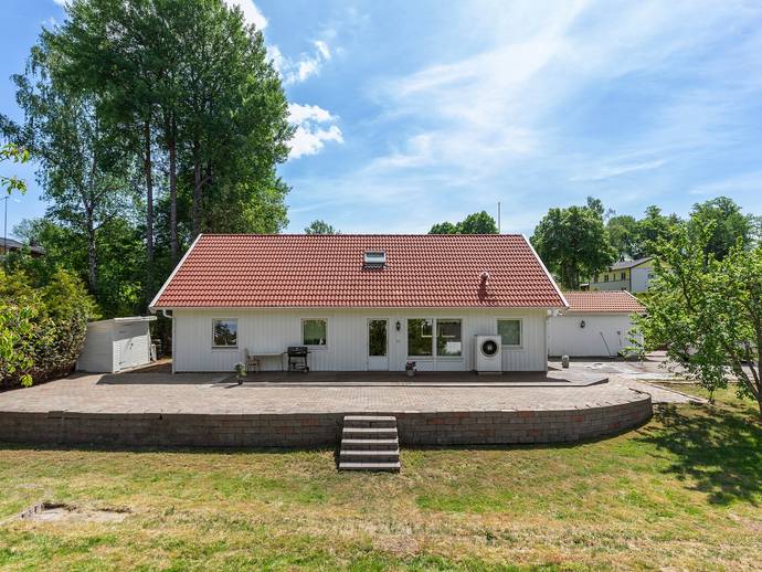 174 m² · Lindgårdsvägen 12