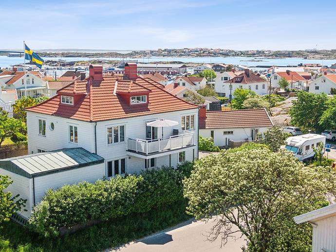 9 rok · 244 m² · Västra vägen 59