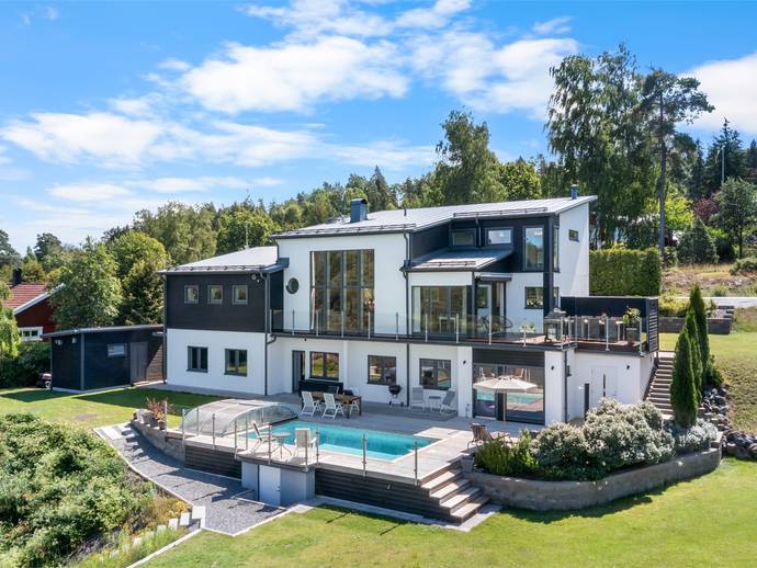 8 rok · 272 m² · Norrbyvretsvägen 24