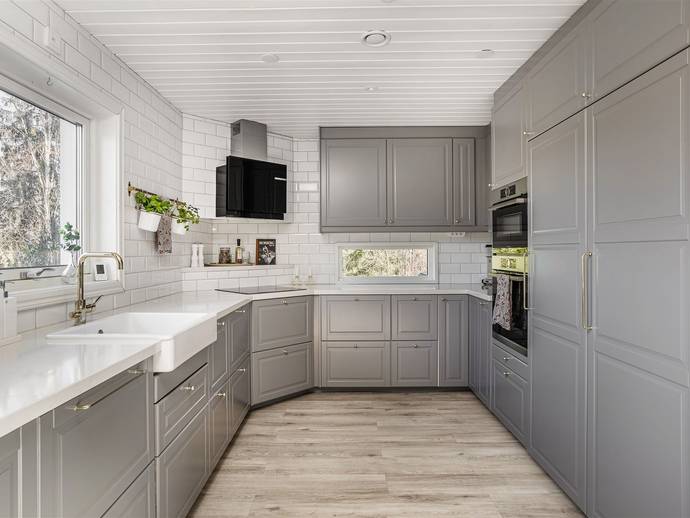 6 rok · 174 m² · Västerro 131