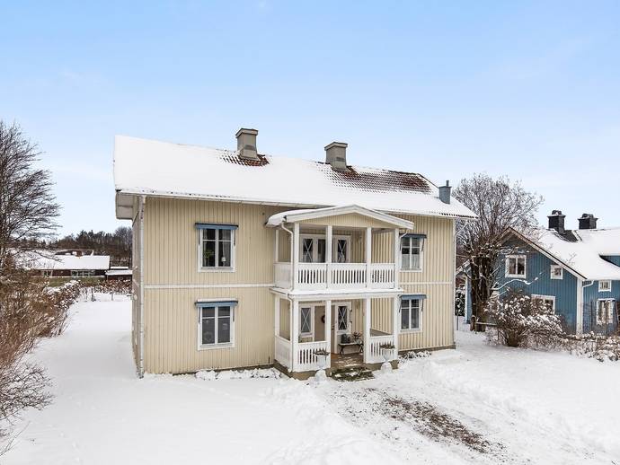 8 rok · 218 m² · Falkvägen 7