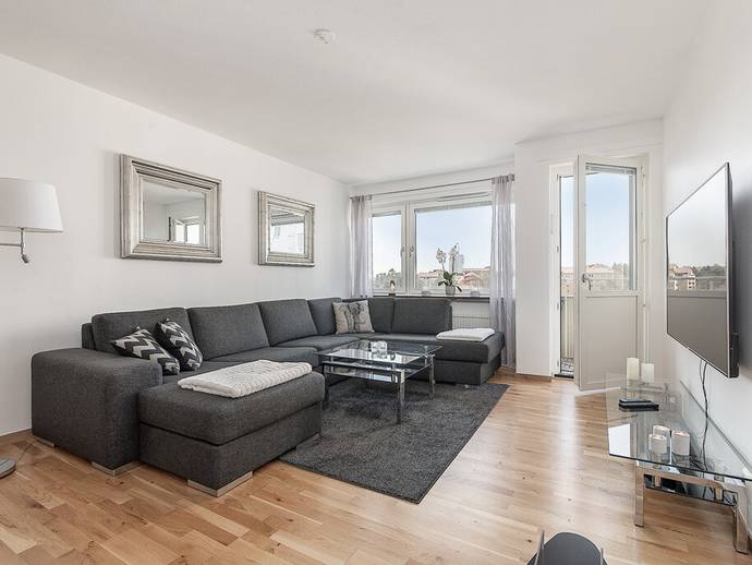3 rok · 81 m² · Per Hallströms väg 2