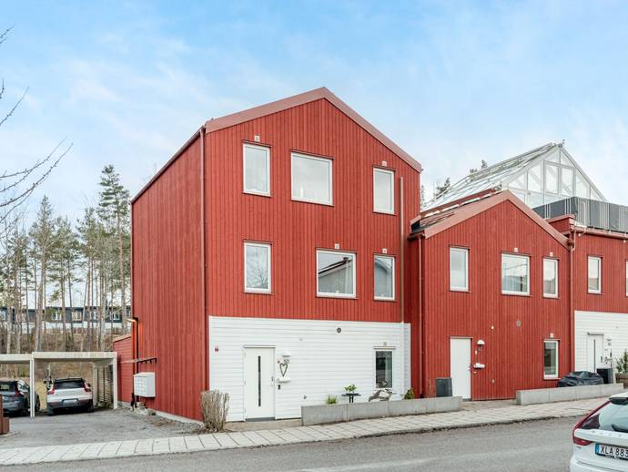 8 rok · 170 m² · Ullna Allé 50