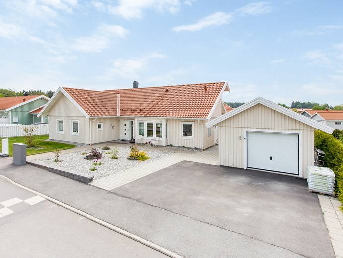 6 rok · 168 m² · Sävsångarevägen 19