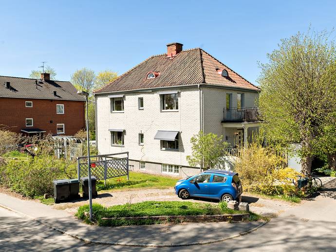 182 m² · Blomstervägen 1