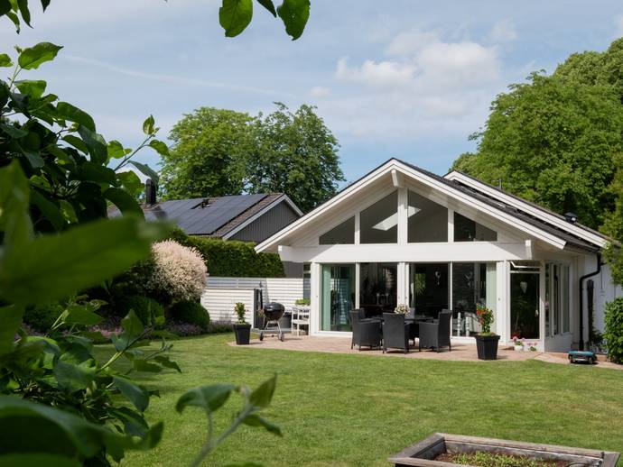 6 rok · 137 m² · Grims väg 9