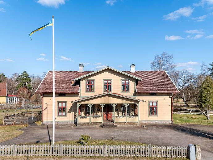 9 rok · 302 m² · Kyrkvägen 22