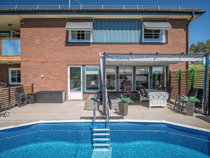 9 rok · 225 m² · Molins väg 8
