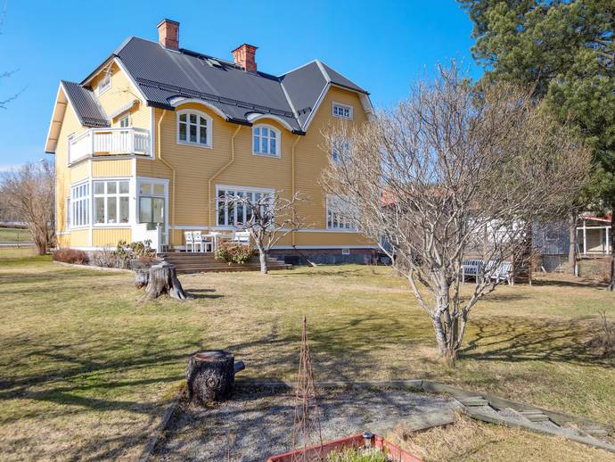 8 rok · 265 m² · Fridhemsvägen 4