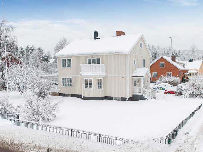 9 rok · 198 m² · Bergslagsvägen 50