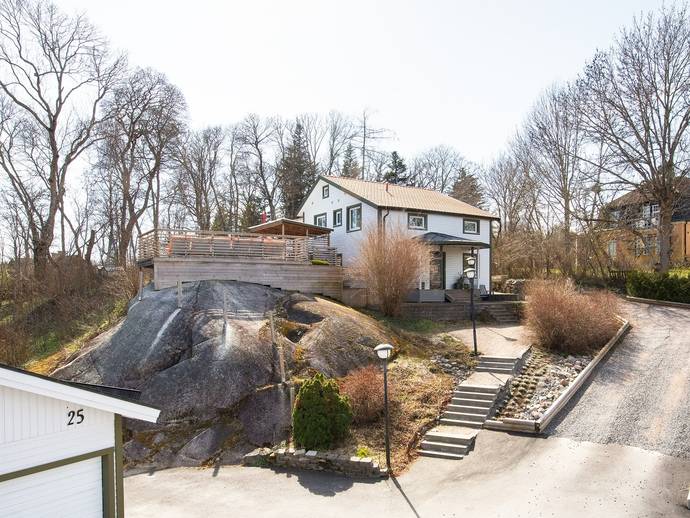 8 rok · 182 m² · Nyckelaxet 25