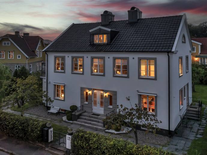 11 rok · 323 m² · Plönegatan 12