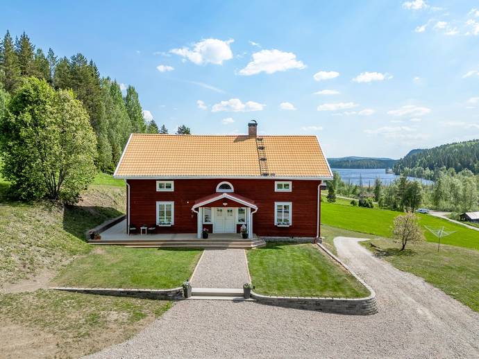 7 rok · 190 m² · Värviken 205