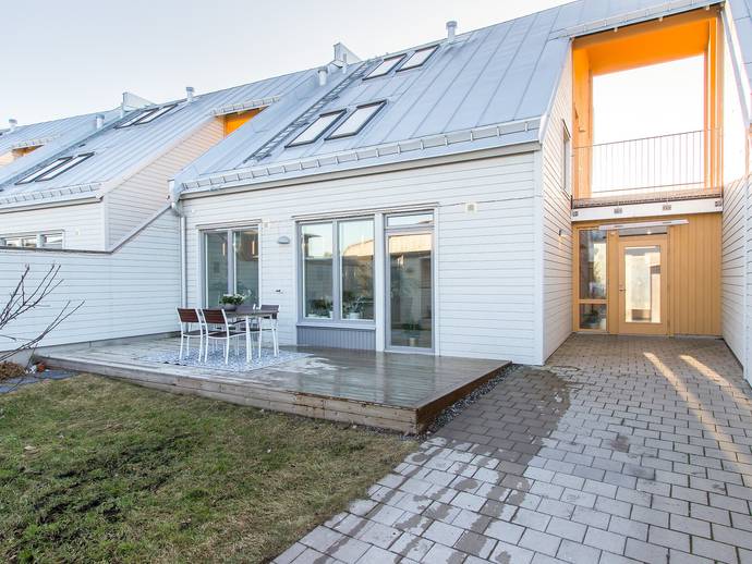 6 rok · 152 m² · Näktergalsvägen 37