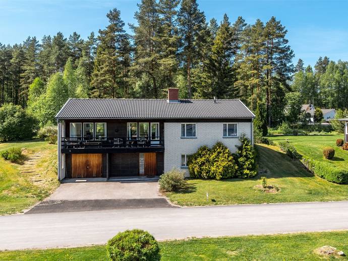 4 rok · 153 m² · Höökesvägen 4