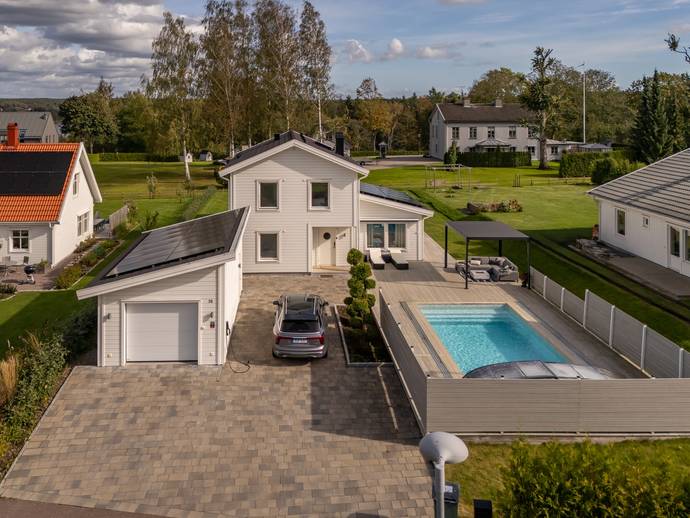 6 rok · 145 m² · Skogsbrynsvägen 36