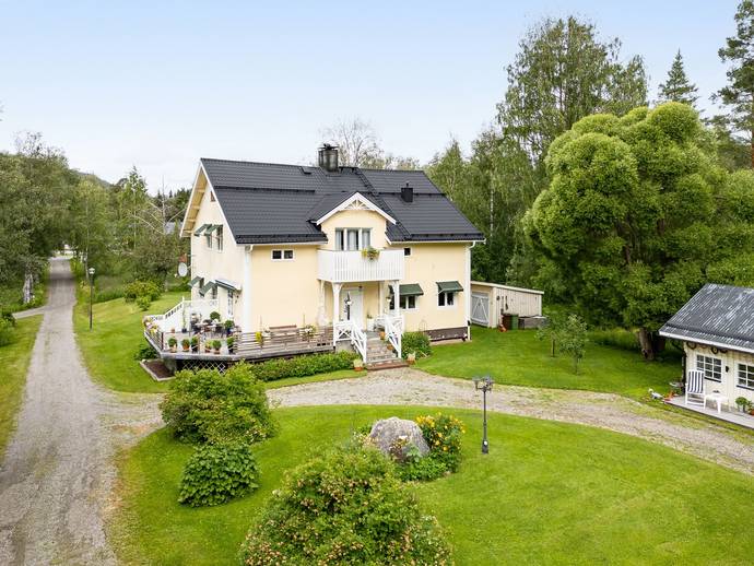 9 rok · 248 m² · Nyhem 230