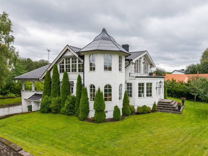 7 rok · 185 m² · Melltorpsvägen 3
