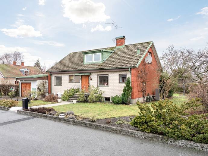 6 rok · 143 m² · Granstigen 1