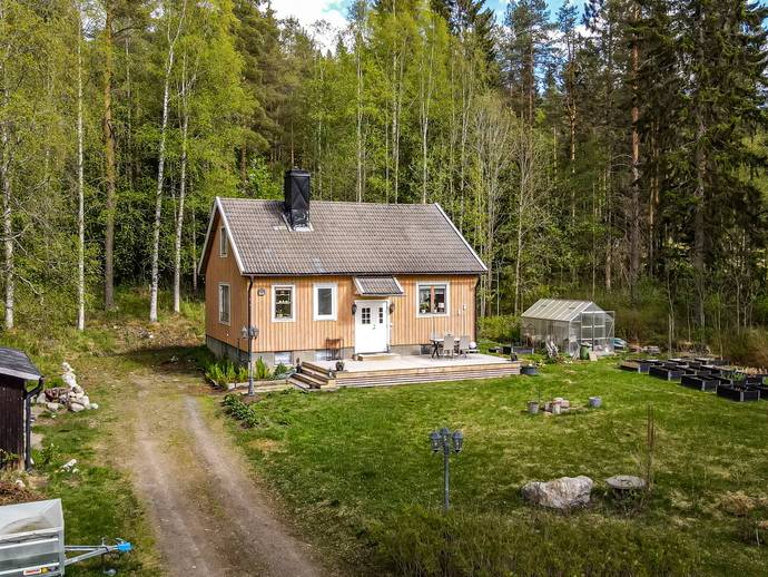 4 rok · 93 m² · Överrödå 155