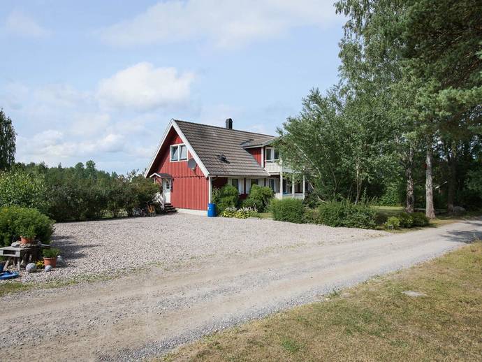 8 rok · 155 m² · Lännäs 1312