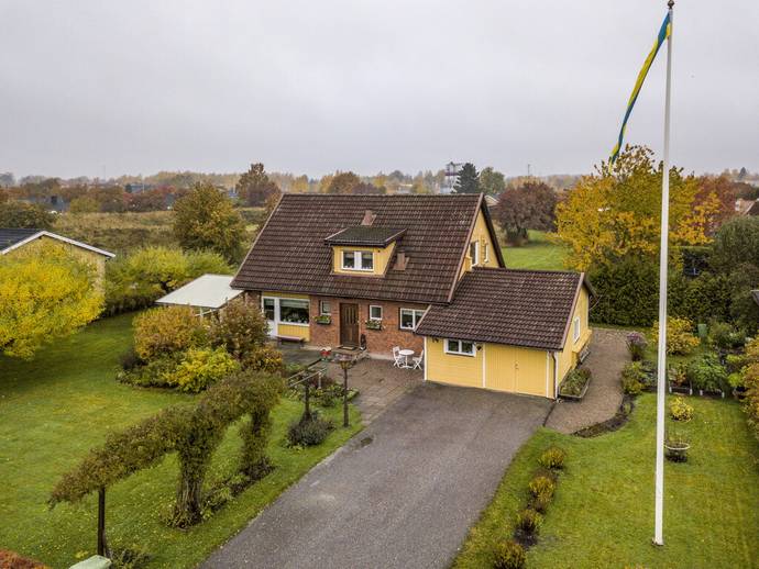 8 rok · 136 m² · Fältgatan 14