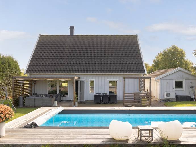 6 rok · 143 m² · Rosenhällsvägen 1