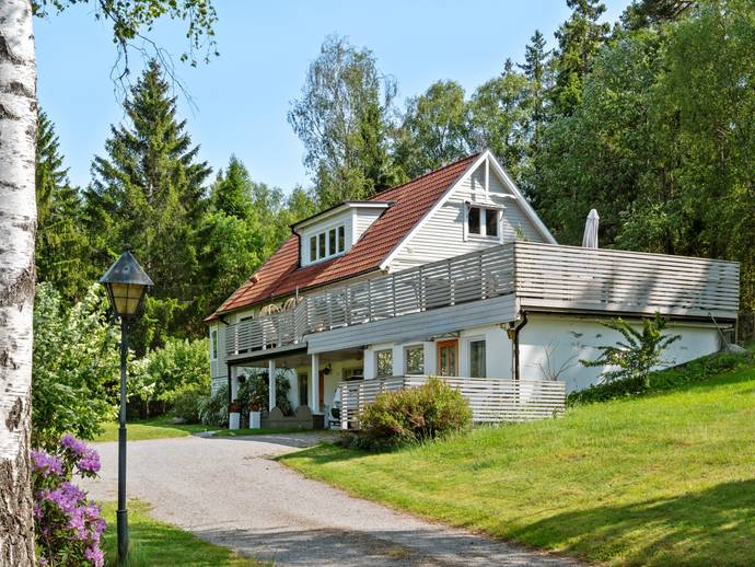 7 rok · 244 m² · Skutvägen 4