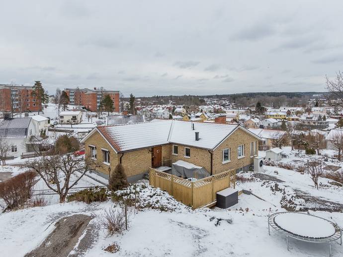 6 rok · 130 m² · Skogsvägen 4