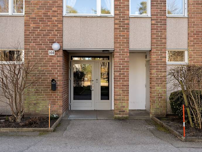 1 rok · 30,5 m² · Karlstorpsvägen 103
