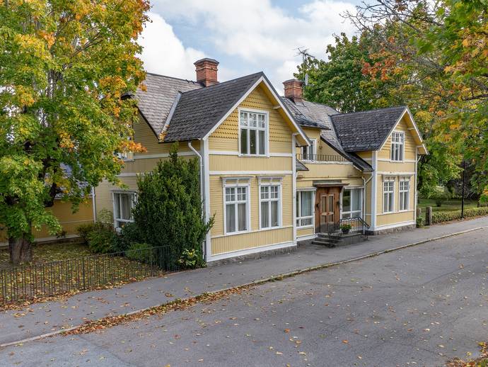 8 rok · 297 m² · Bangårdsgatan 4