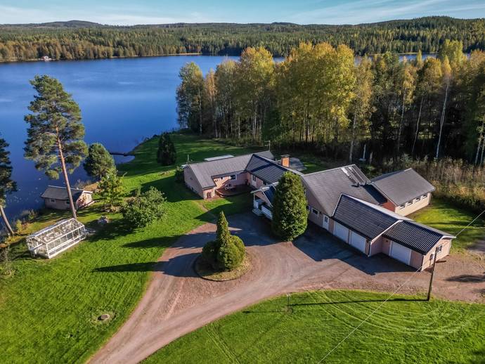 9 rok · 330 m² · Saxenvägen 106