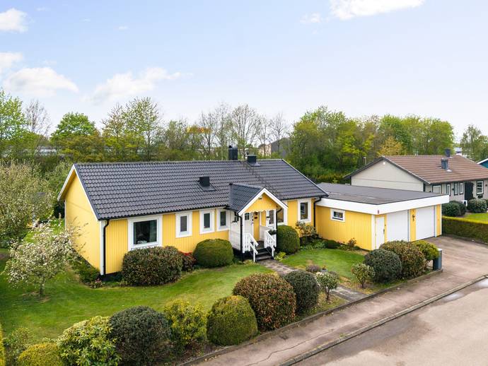6 rok · 146 m² · Fru Thotts väg 8
