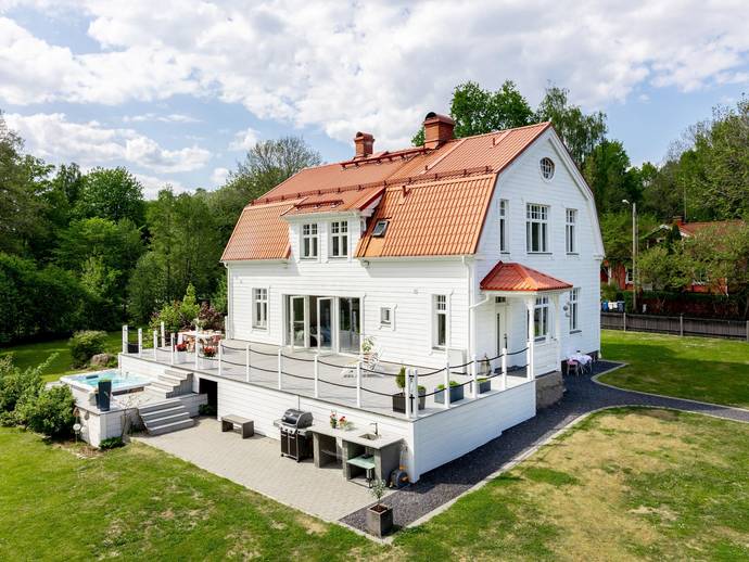 8 rok · 220 m² · Slussvägen 2