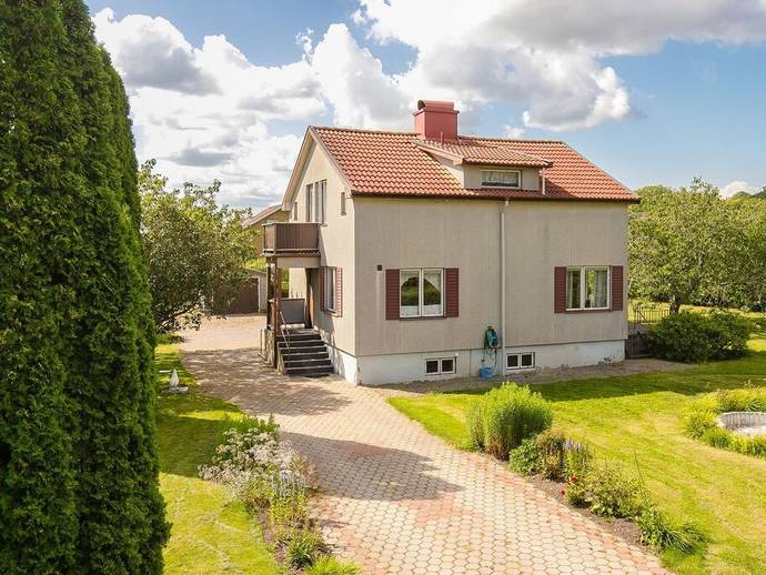 110 m² · Källarbacksvägen 12
