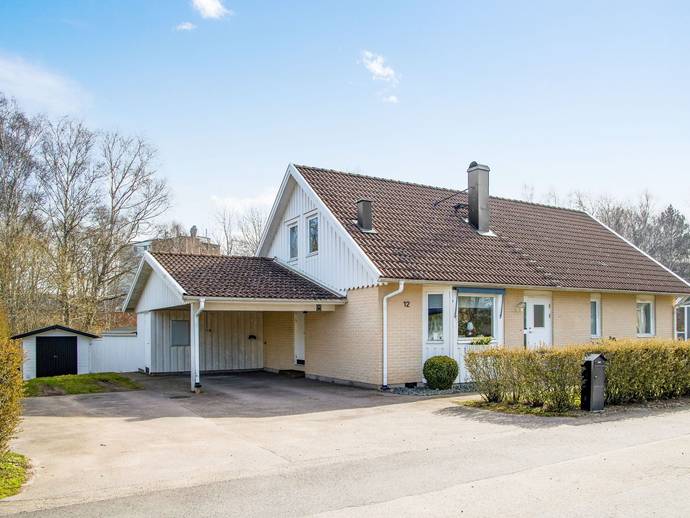 6 rok · 154 m² · Furugatan 12