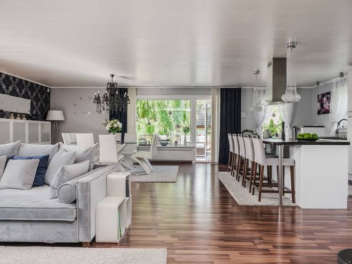 8 rok · 225 m² · Molnvägen 5