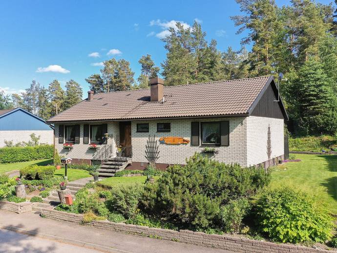 6 rok · 114 m² · Algatan 8