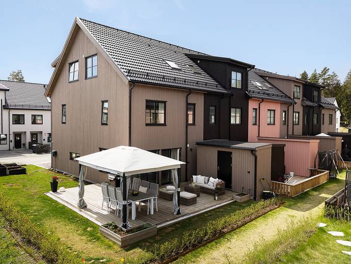 6 rok · 147 m² · Smedjans väg 43 