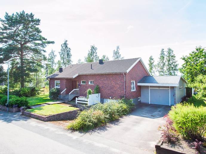 4 rok · 107 m² · Backvägen 1