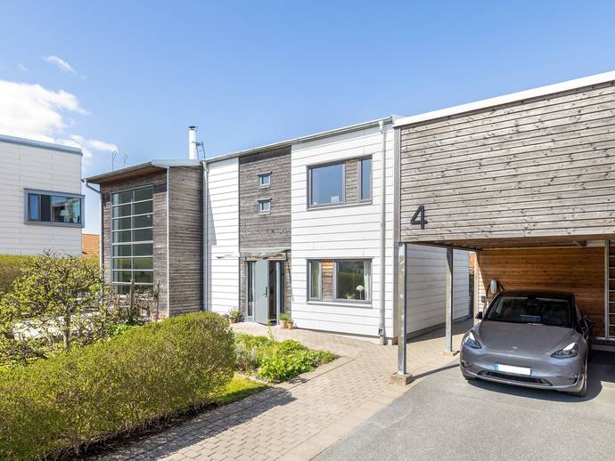 6 rok · 142 m² · Karins väg 4