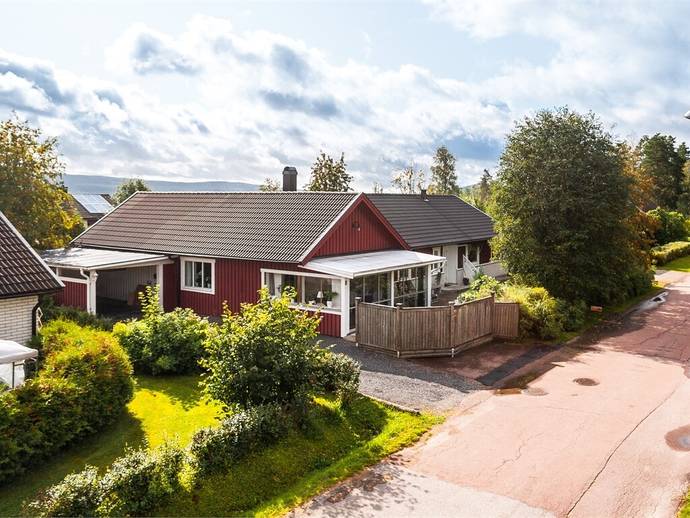 6 rok · 180 m² · Tallvägen 8